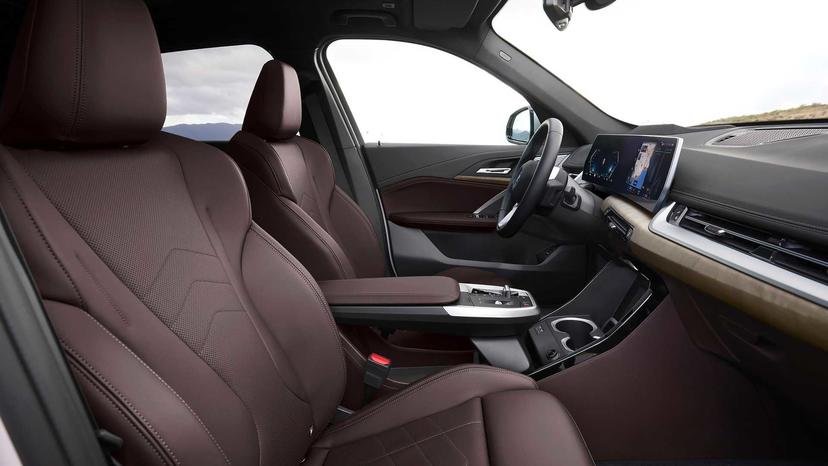 BMW-iX1-正式發表：全新純電動力休旅-，滿電-438-公里擁有更大空間-5